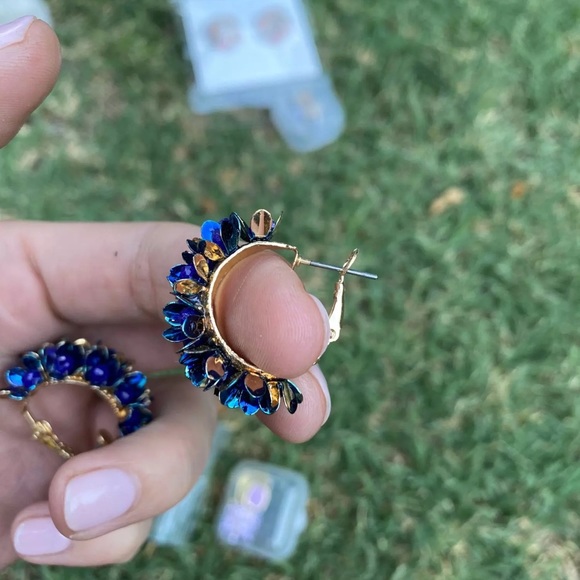 New Design Colorful Metal Flower Hoop Earring For Women - Picture 6 of 8